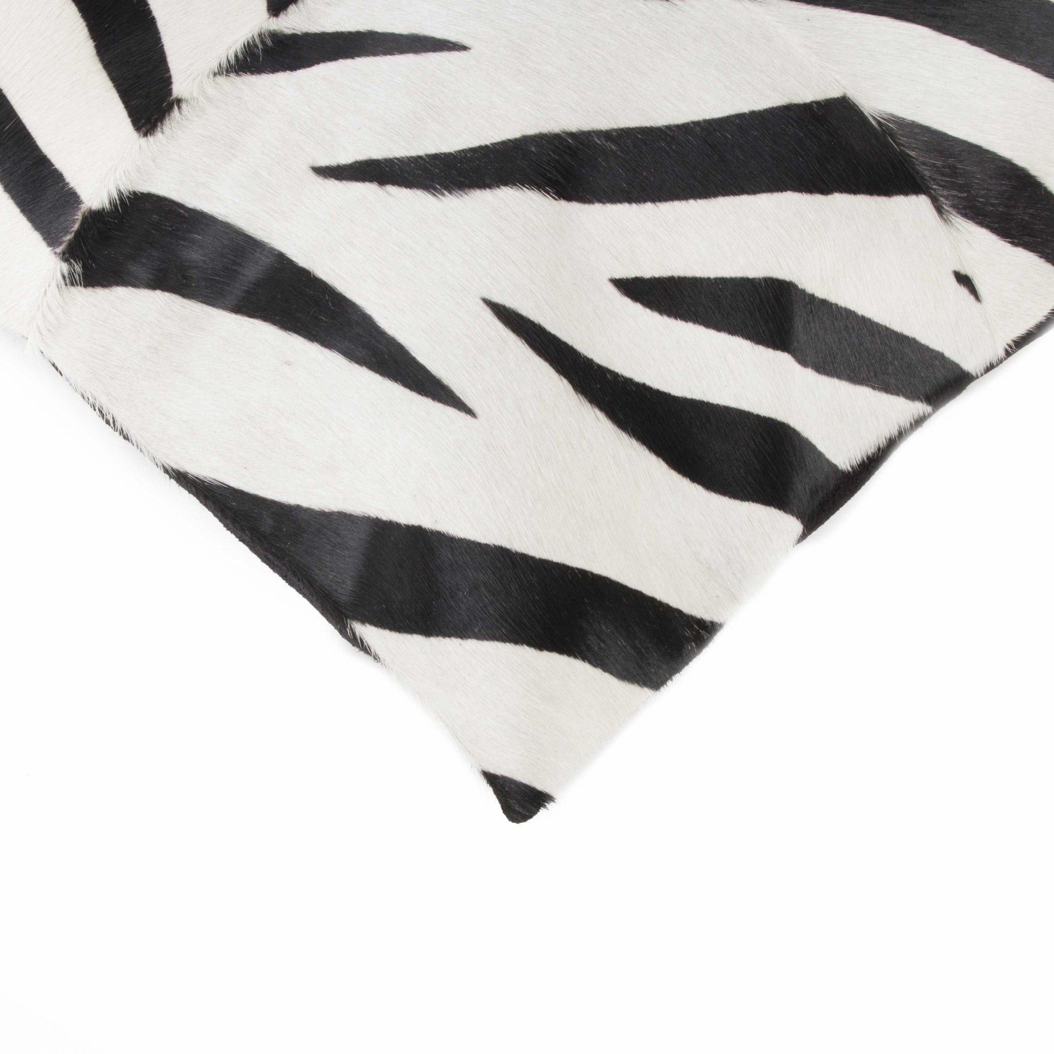 HomeRoots Kitchen Modern Decorative Quattro Pillow - 18' x 18' x 5', Zebra Black On White