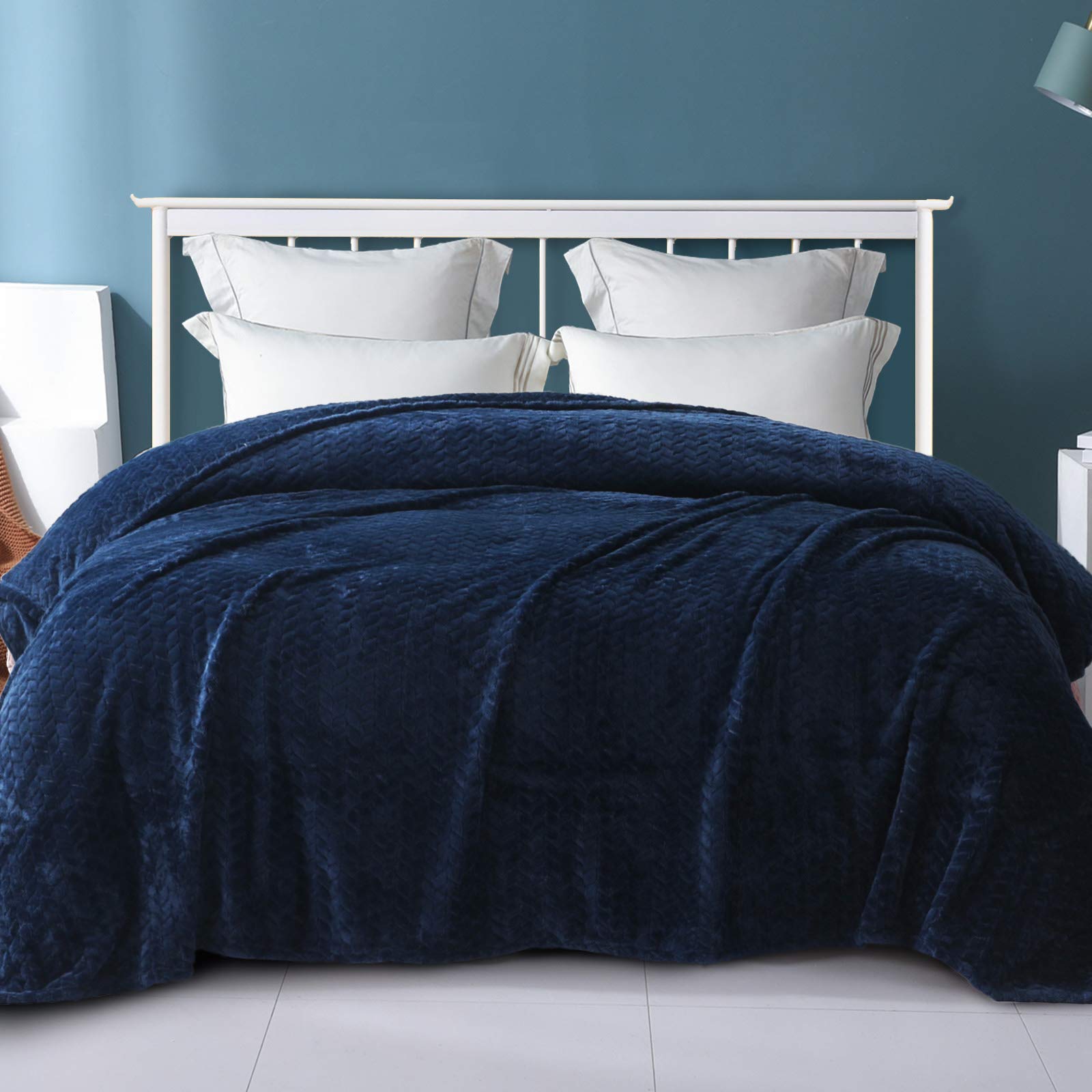 Exclusivo Mezcla Twin Size Flannel Fleece Blanket, 90X66 Inches Leaves Pattern Velvet Plush Bed Blanket, Cozy, Warm, And Lightwe