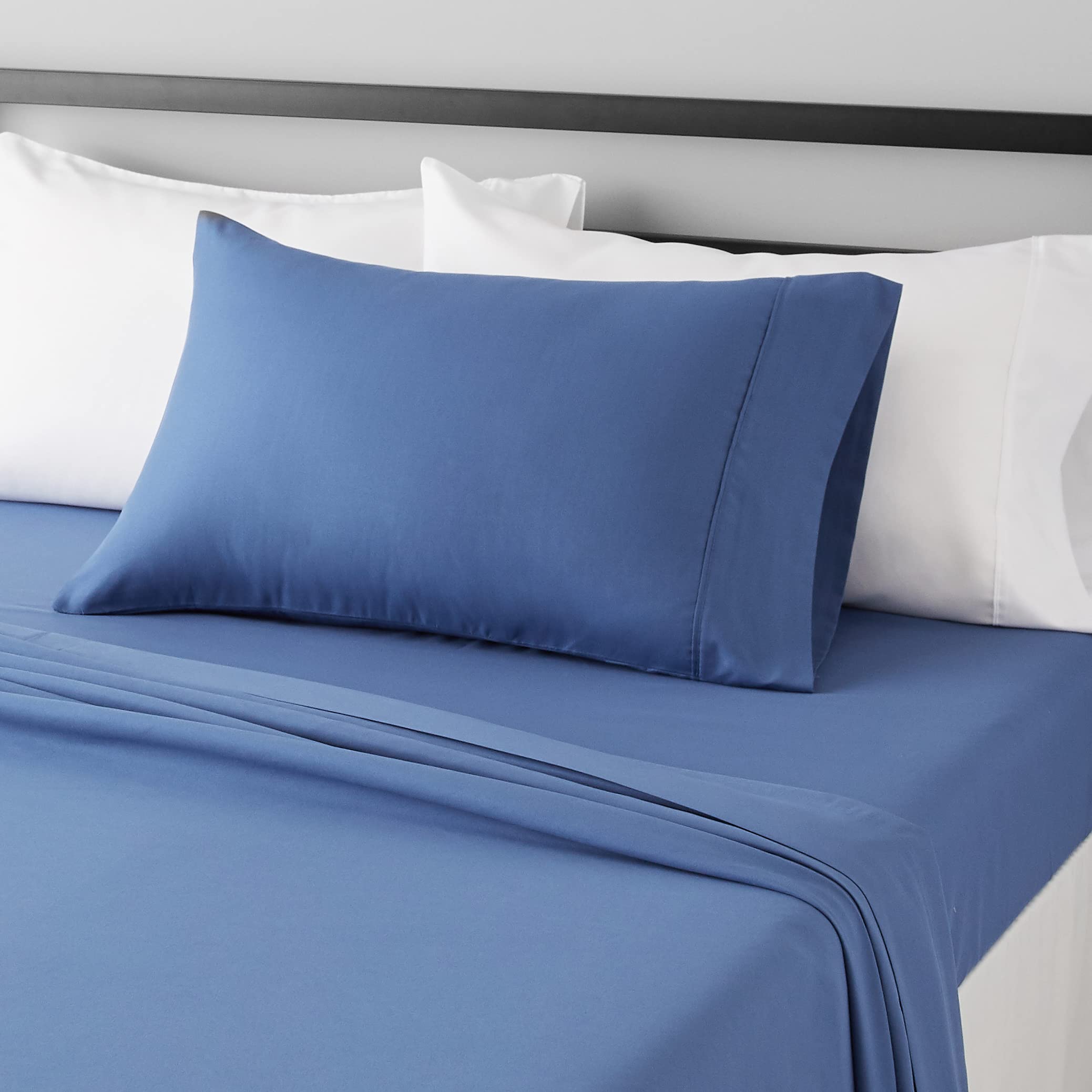 Amazon Basics Lightweight Super Soft Easy Care Microfiber 3-Piece Bed Sheet Set With 14-Inch Deep Pockets, Twin Xl, Dutch Blue,