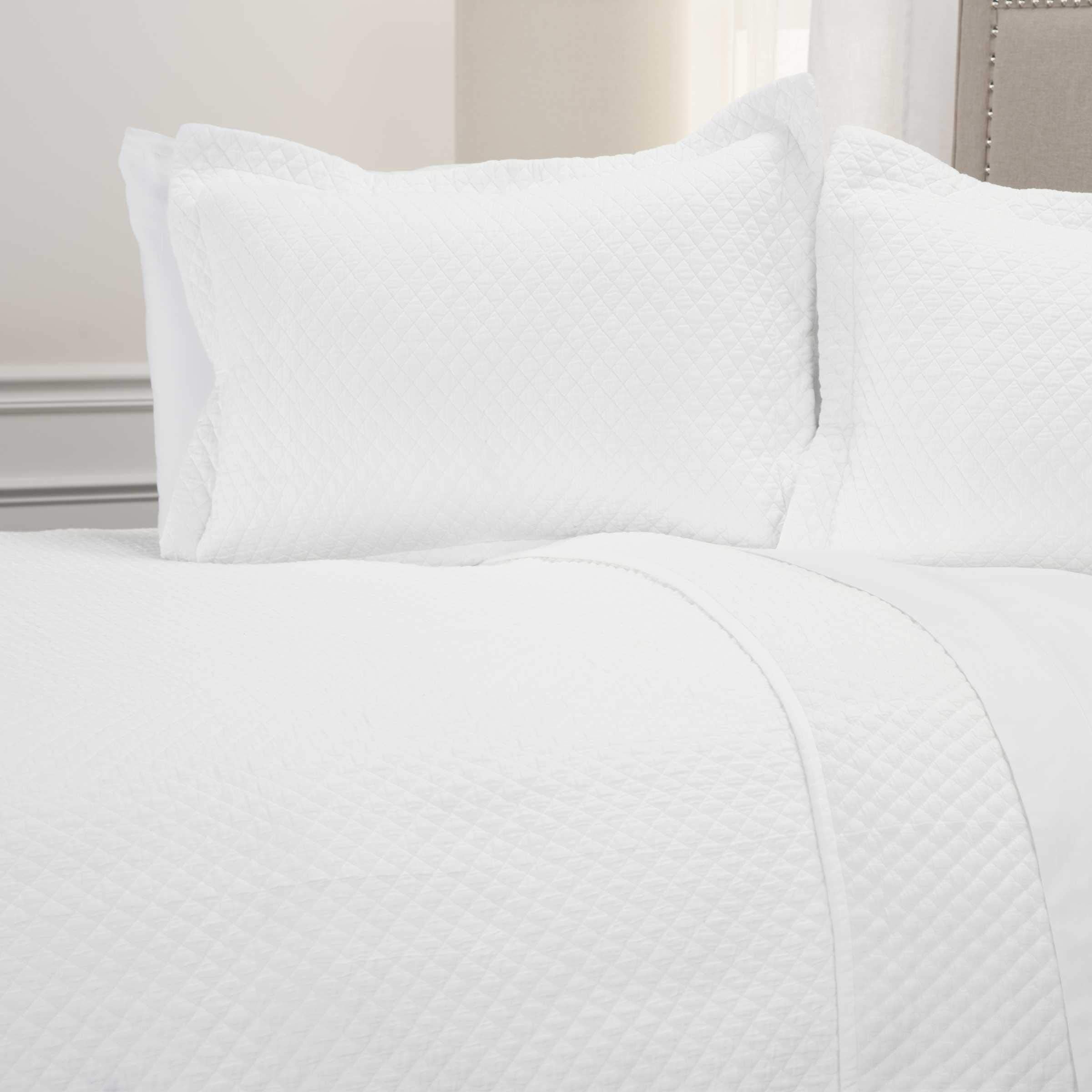 Rizzy Home | BQ4521 | Cotton Standard Sham | 20"x26" White/Neutral/ Solid