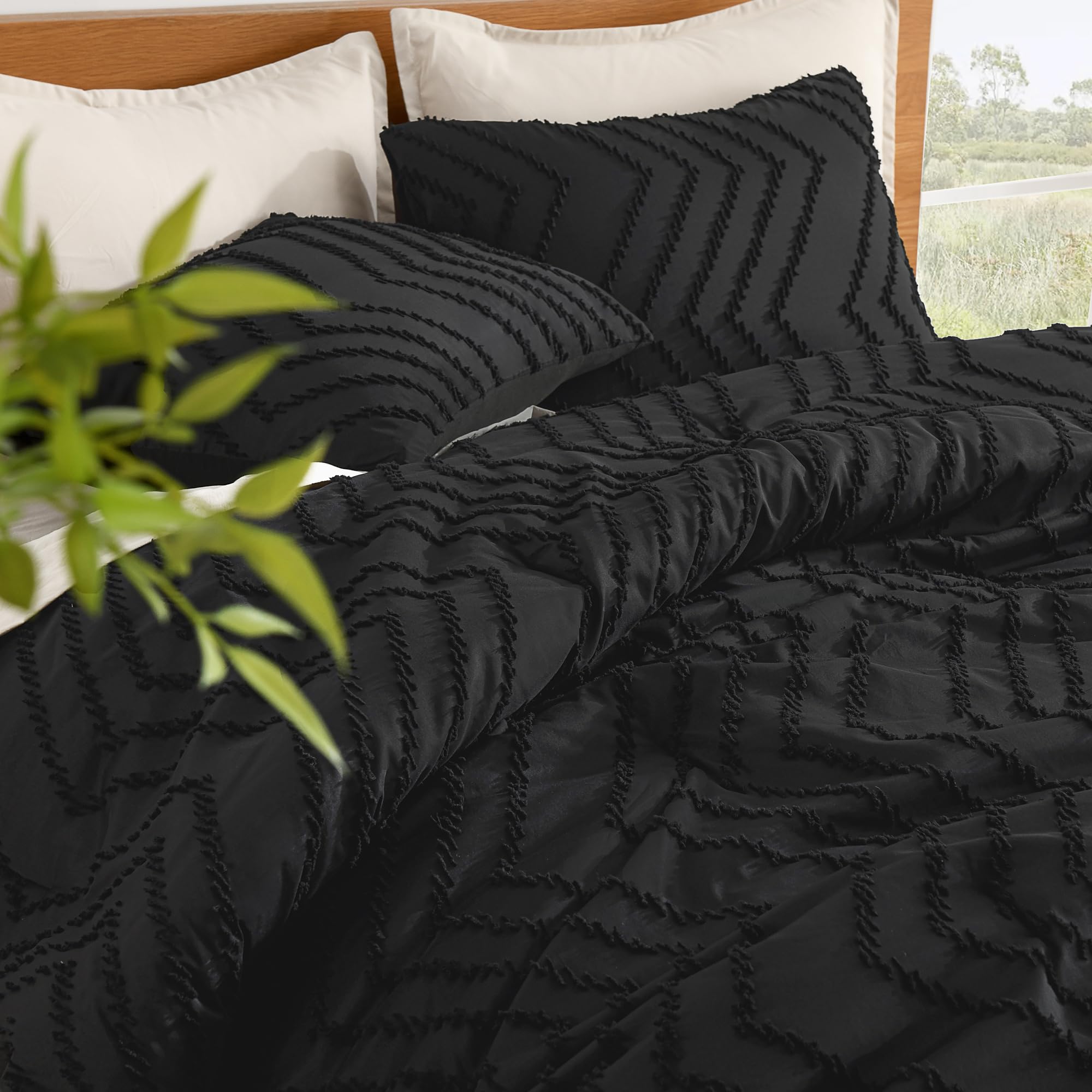 Litanika Black Queen Size Comforter Sets, 3 Pieces Lightweight Chevron Tufted Bedding Comforter Set, Fluffy Down Alternative Com