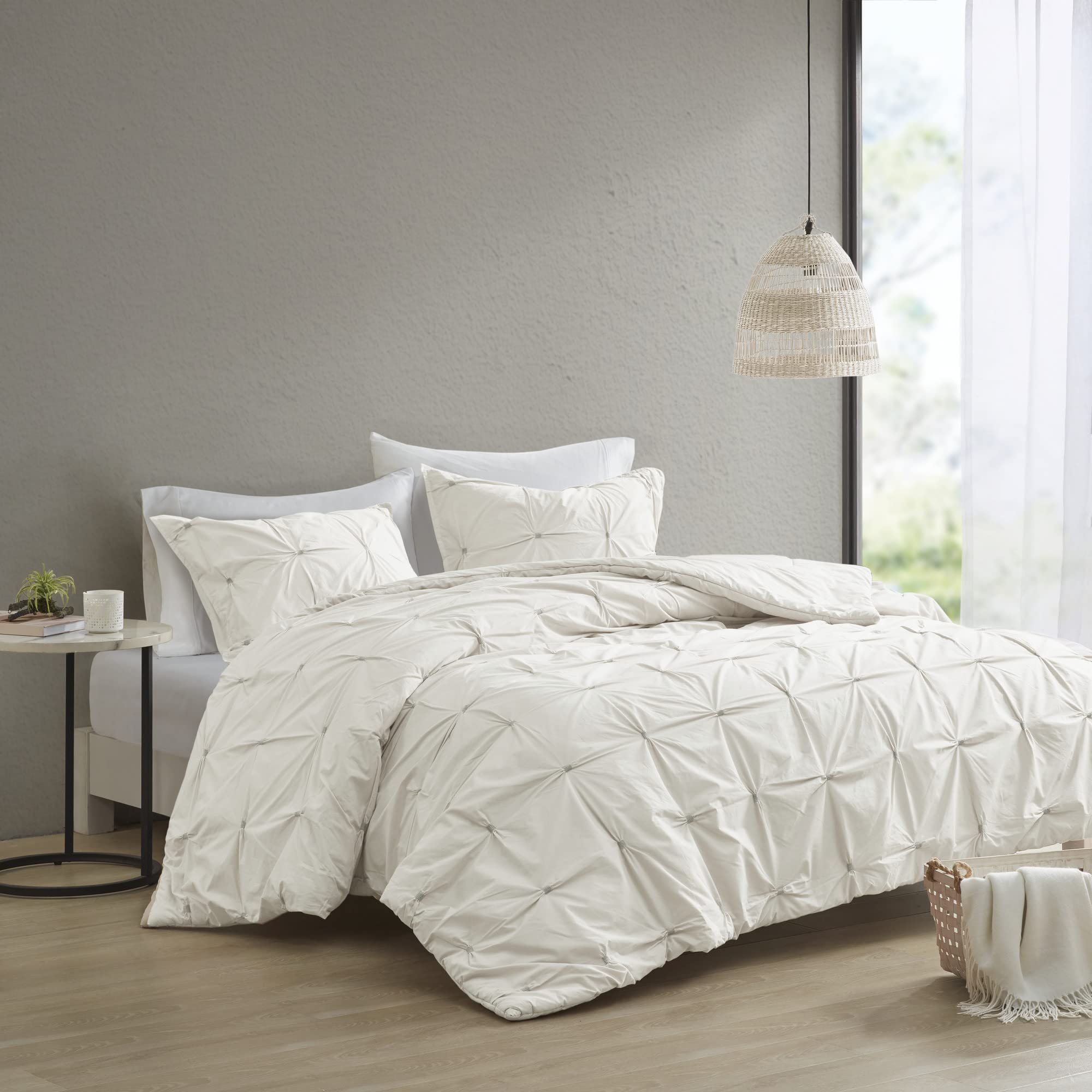 Ink+Ivy Masie Duvet Cover King/Cal King Size - White , Elastic Embroidery Tufted Ruffles Duvet Cover Set – 3 Piece – 100% Cotton Percale Light Weight Bed Comforter Covers