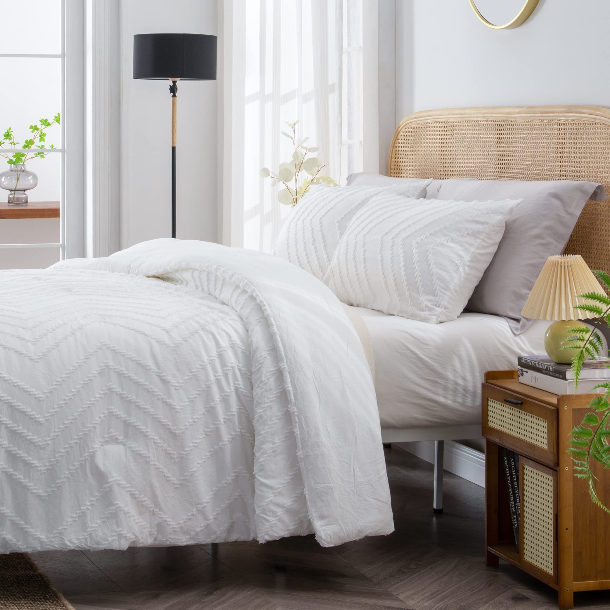 Litanika White King Comforter Set, 3 Pieces Lightweight Tufted Bedding Sets, Down Alternative Comforter Fluffy Bed Set Gift Choi