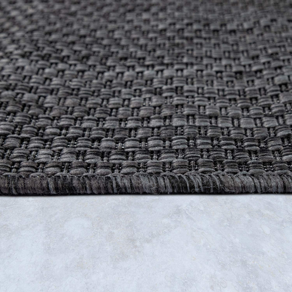 Solid Outdoor Rug For Patio Or Balcony Waterproof In Mottled Anthracite, Size: 6'7' Round