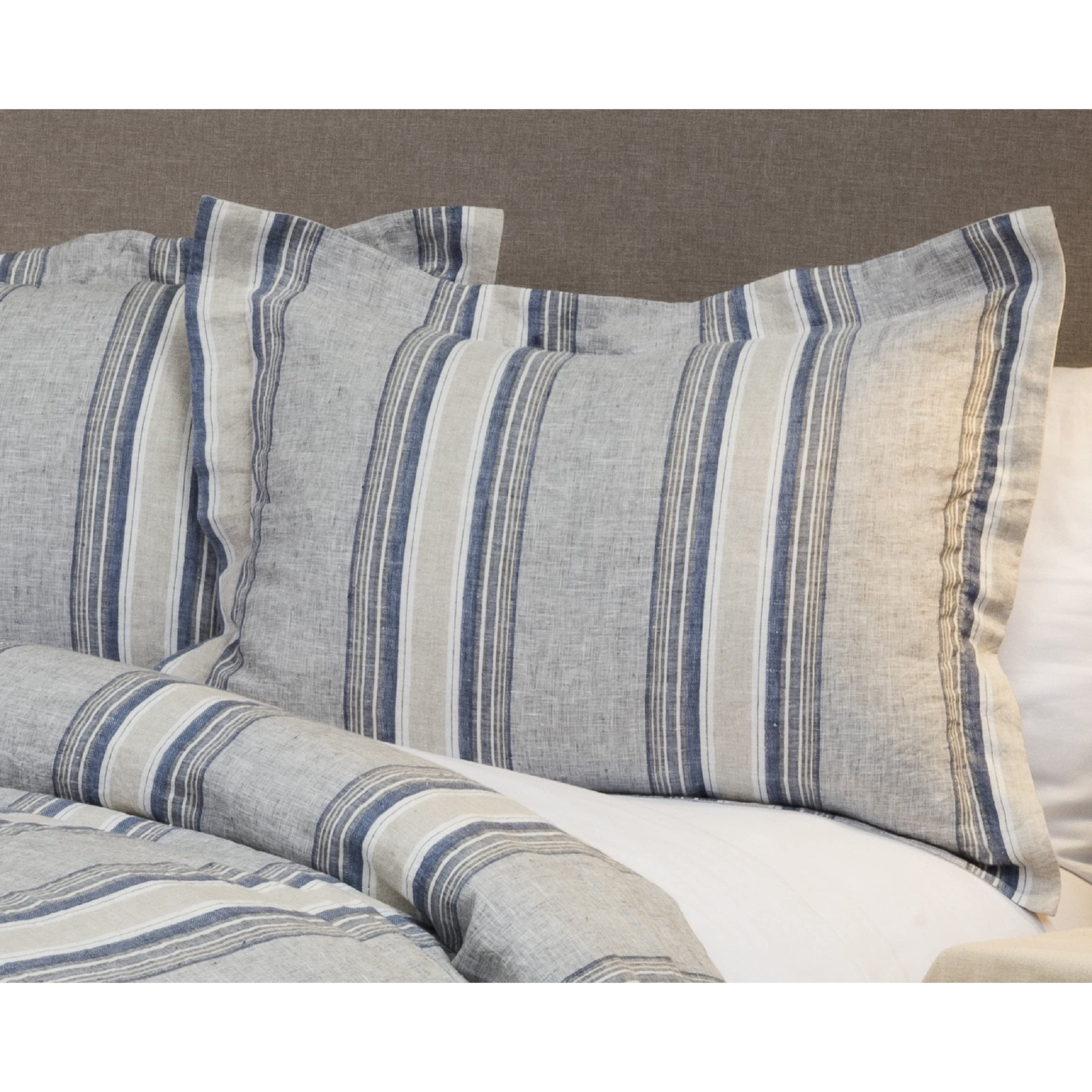Rizzy Home Stripe 20" x 26" Natural/Blue Linen Standard Sham