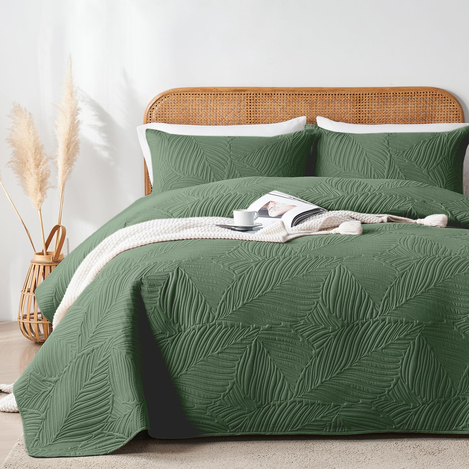 Oarage Queen Quilt Bedding Set Soft Lightweight Olive Green Bedspread With Leaf Pattern,Ultrasonic Microfiber Bed Coverlet Full