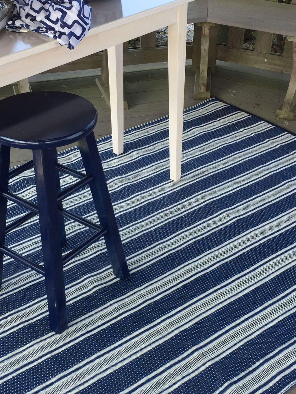 Mad Mats Geometric Outdoor Rug, Reversible Plastic Mat (4' X 6', Vertical Stripe - Blue/White)