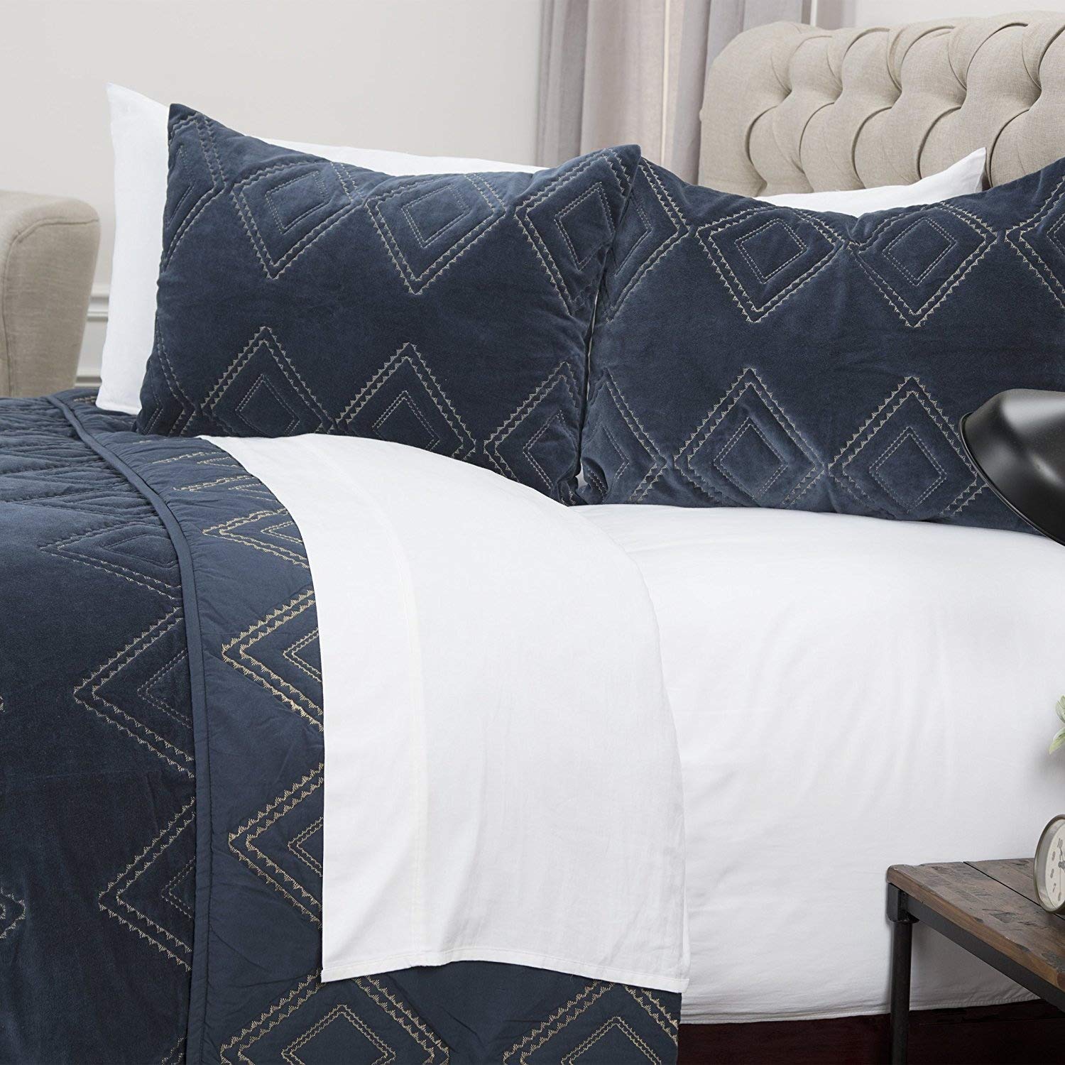 Rizzy Home | BQ4530 | Polyester Standard Sham | 20"x26" Blue/Metallic/ Geometric
