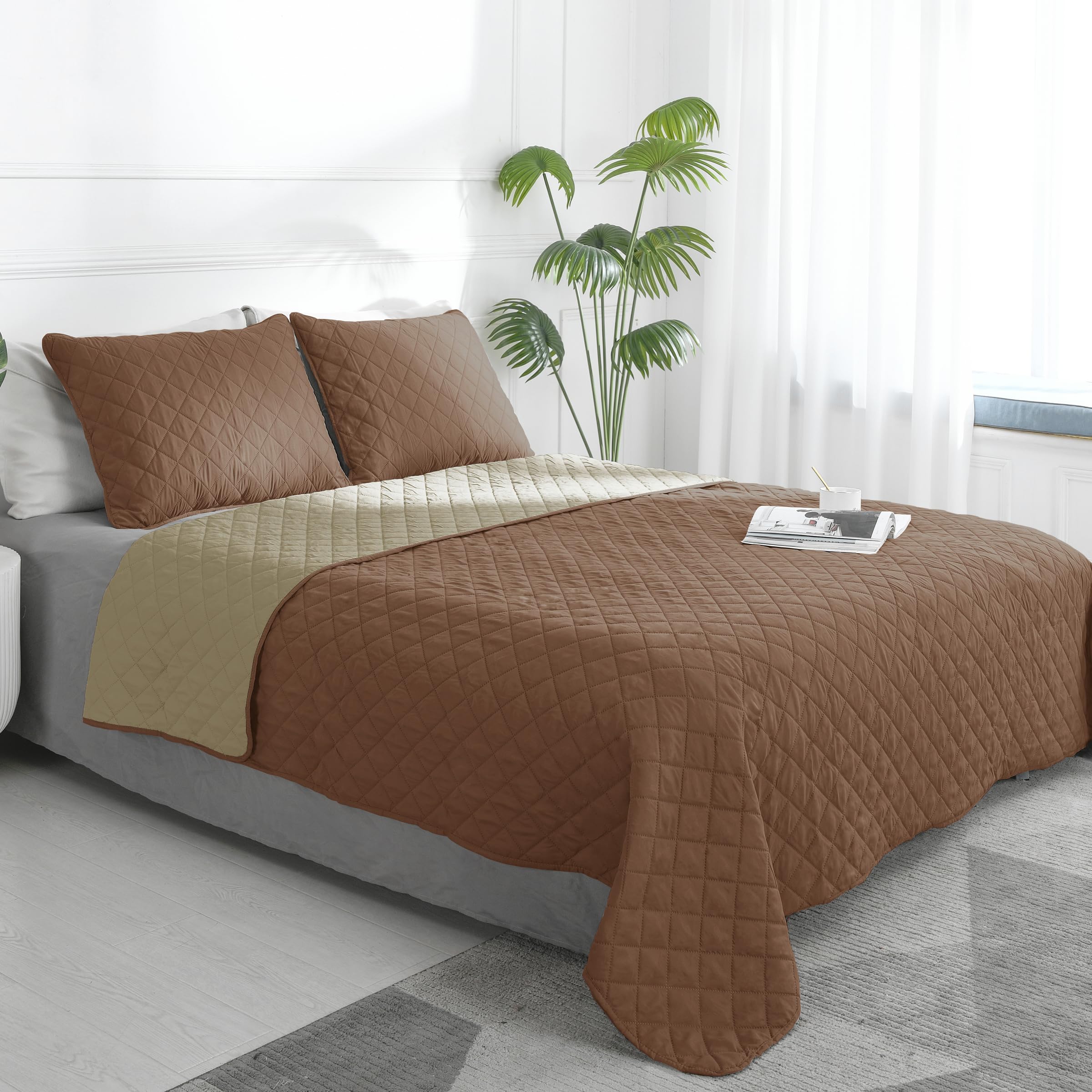 Easy-Going Full/Queen Size Reversible Quilt Set With 1 Quilt And 2 Pillow Shams, Soft Bed Quilt Cover, Water Resistant Lightweight Microfiber Bedspread, Stain Resistant, Brown/Beige