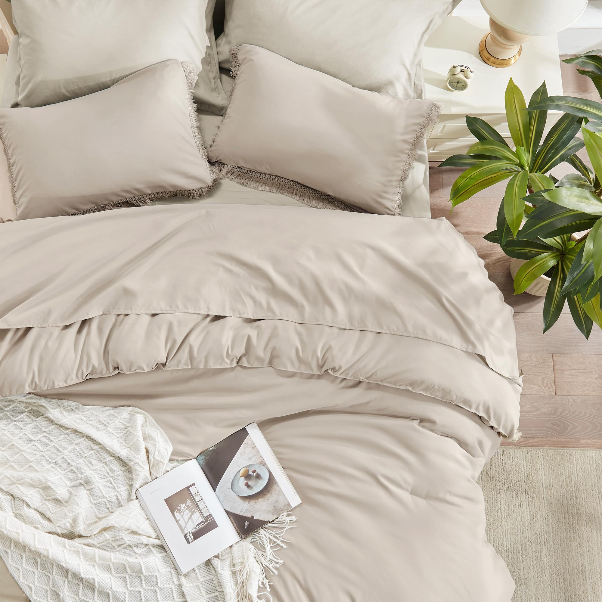 Andency Oatmeal Comforter Set Queen, 3 Pieces Boho Tassel Lightweight Bedding Comforter Sets, All Season Soft Fluffy Fringe Bed Set (90X90In Comforter & 2 Pillowcases)