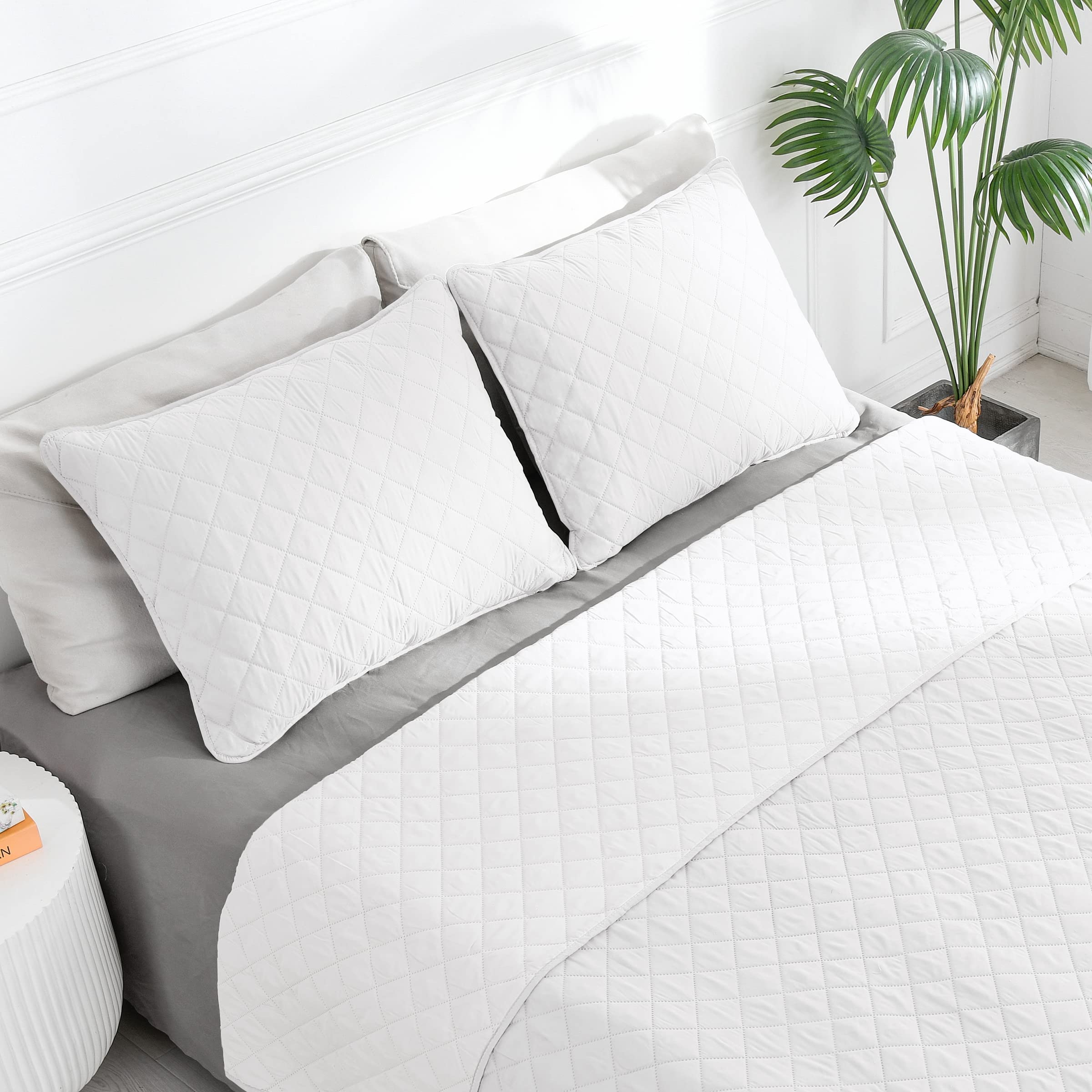 Easy-Going Full/Queen Size Reversible Quilt Set With 1 Quilt And 2 Pillow Shams, Soft Bed Quilt Cover, Water Resistant Lightweight Microfiber Bedspread, Stain Resistant, White/White