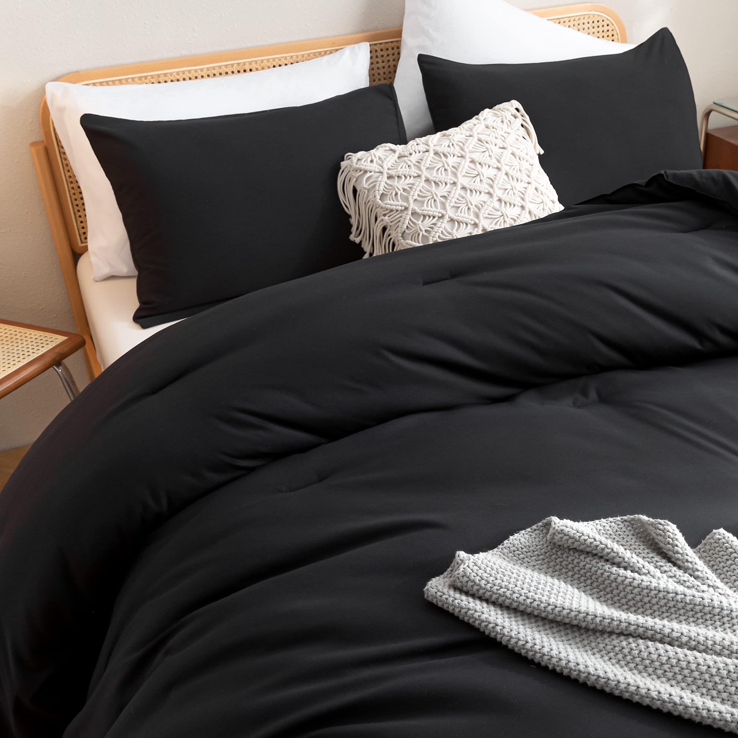 Rosgonia Black Comforter Set Queen, 3Pcs(1 Boho Black Comforter & 2 Pillowcases) All Season Bedding Lightweight Bedspread Blanke