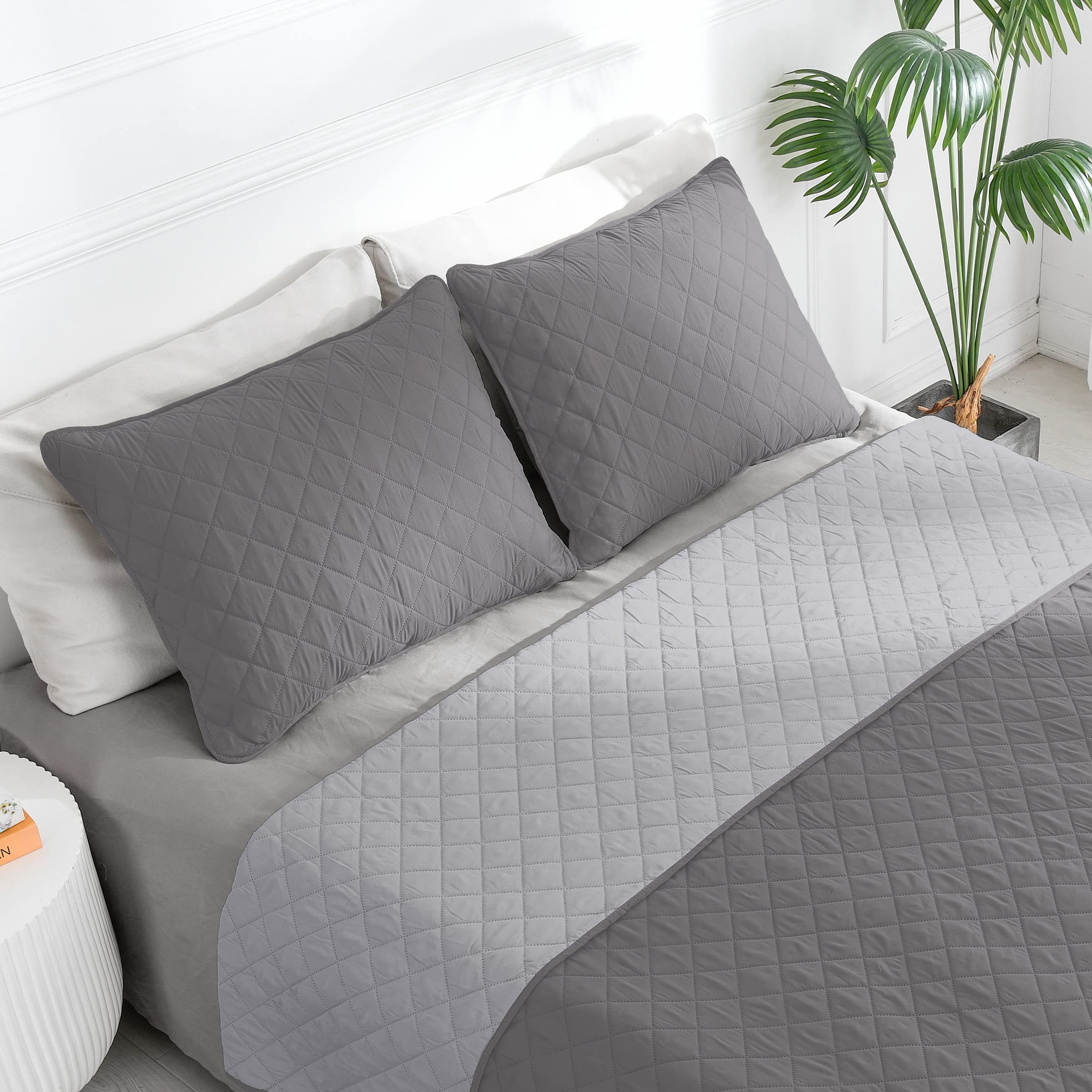 Easy-Going Queen Plus Size Reversible Quilt Set With 1 Quilt And 2 Pillow Shams, Soft Bed Quilt Cover, Water Resistant Lightweight Microfiber Bedspread, Stain Resistant, Gray/Light Gray