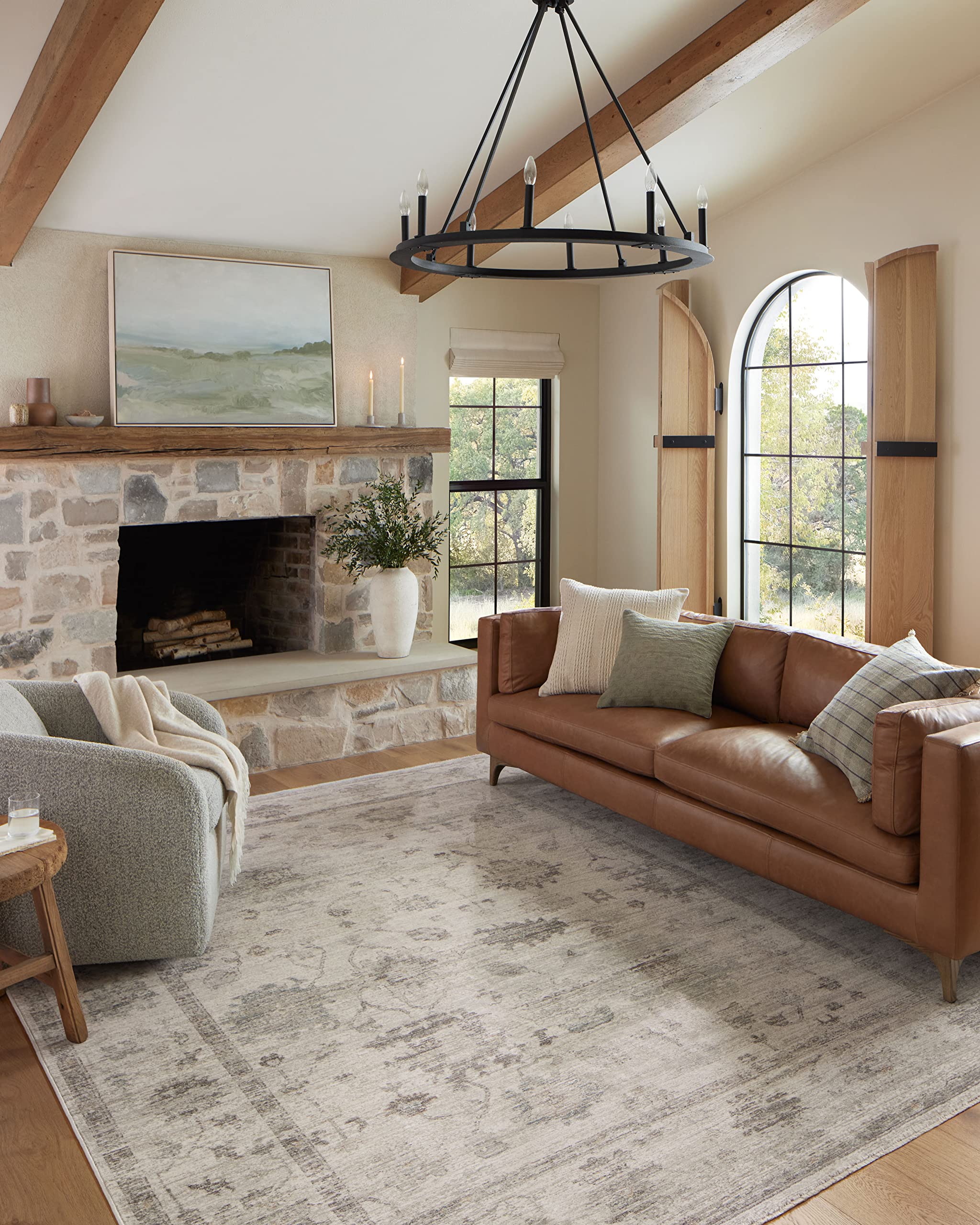 Loloi Magnolia Home by Joanna Gaines x Millie Silver/Dove 7-10 x 7-10 Round Area Rug