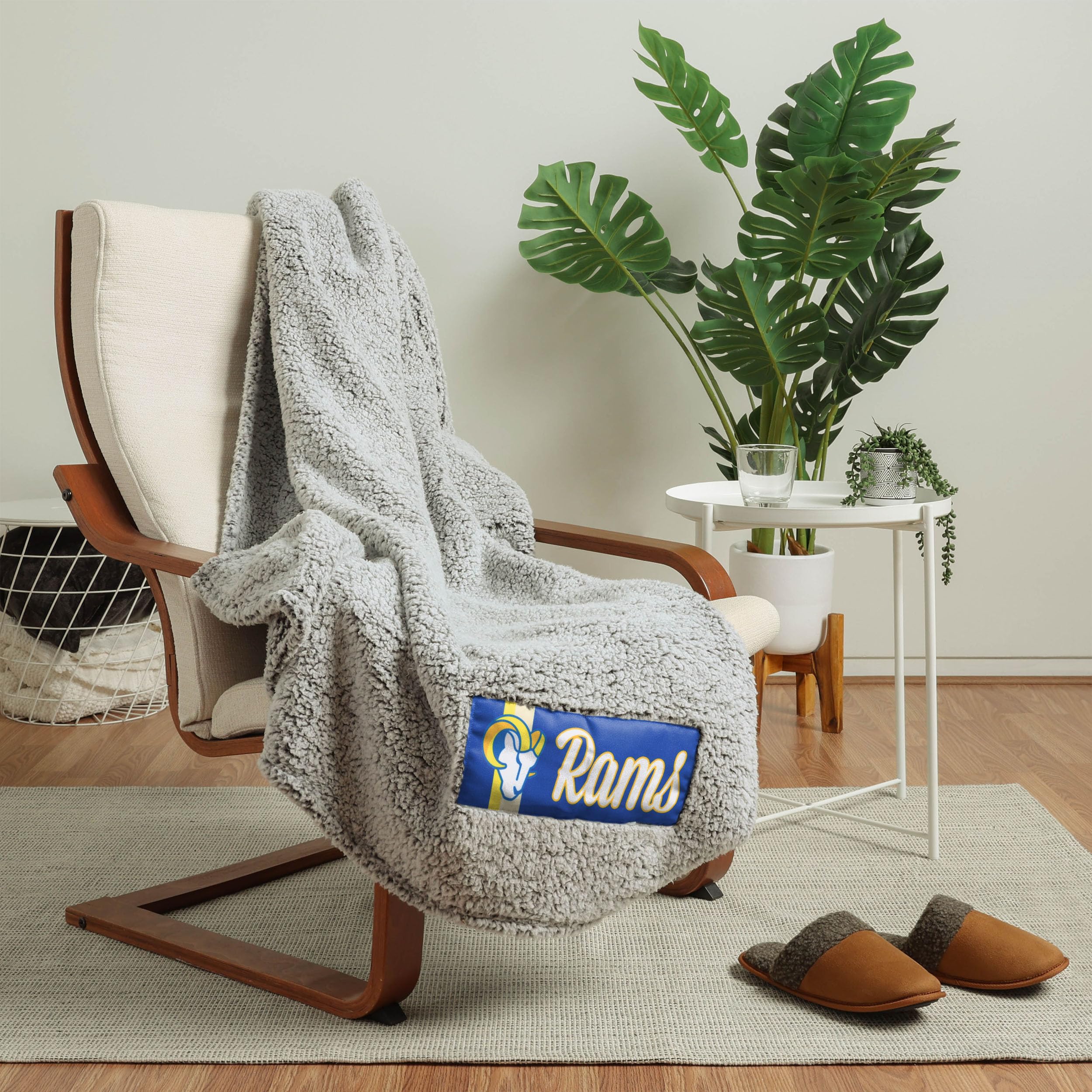 Foco Los Angeles Rams Nfl Big Logo Cloud Sherpa Blanket