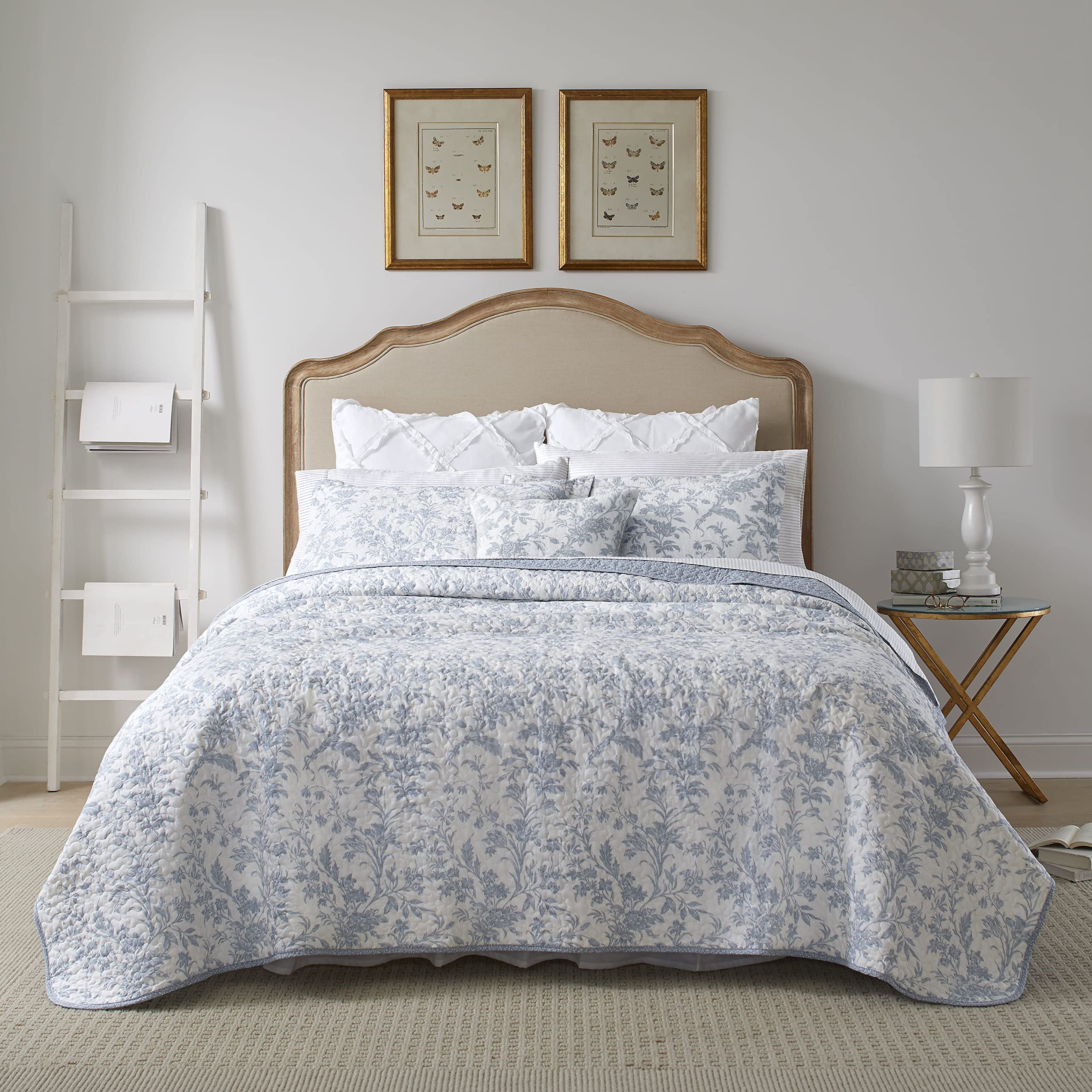 Laura Ashley- King Quilt Set, Cotton Reversible Bedding Set with Bonus Pillow Cover, All Season Cottage Home D  cor (Amberley Bl