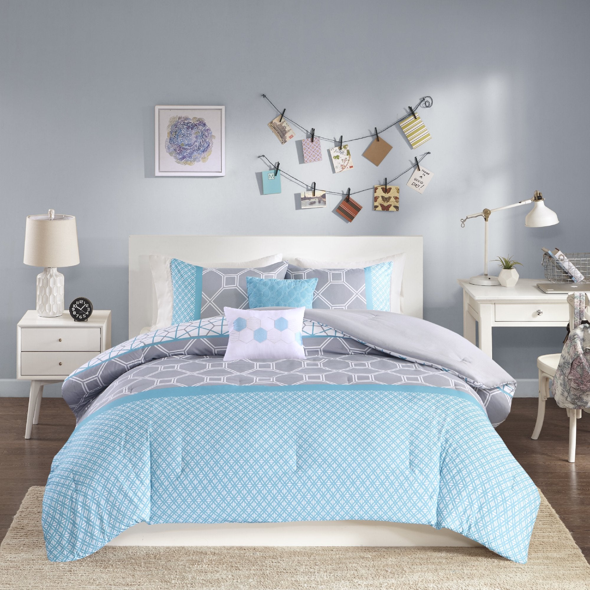 Intelligent Design Clara -All Seasons Comforter Set -4 Piece - Blue - Geometric Pattern - Twin/Twinxl Size - Includes 1 Comforter, 1 Sham, 2 Decorative Pillows - Great For Dorm Room And Guest Room
