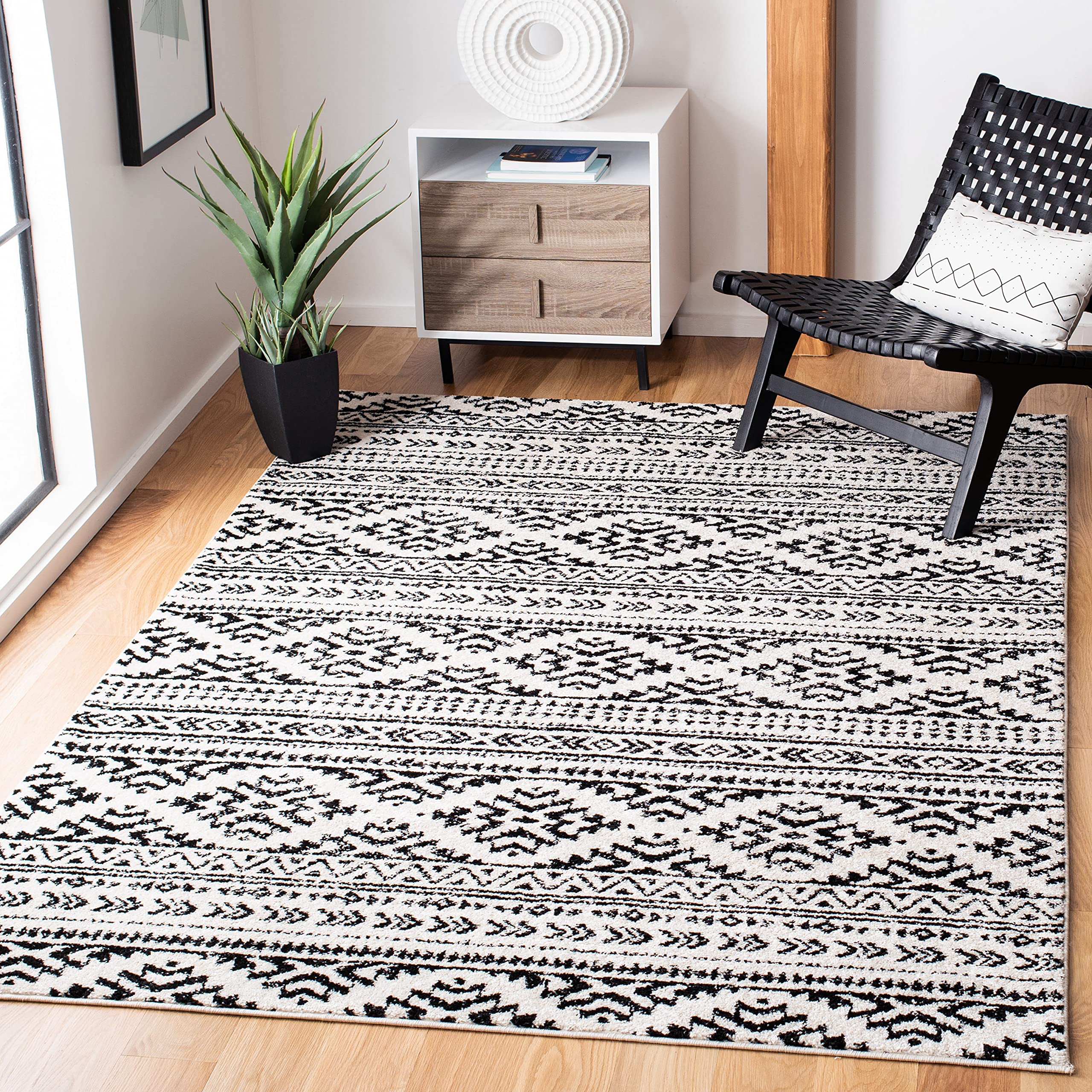 SAFAVIEH Tulum Collection 4 Square Ivory/Black TUL272B Moroccan Boho Tribal Non-Shedding Area Rug