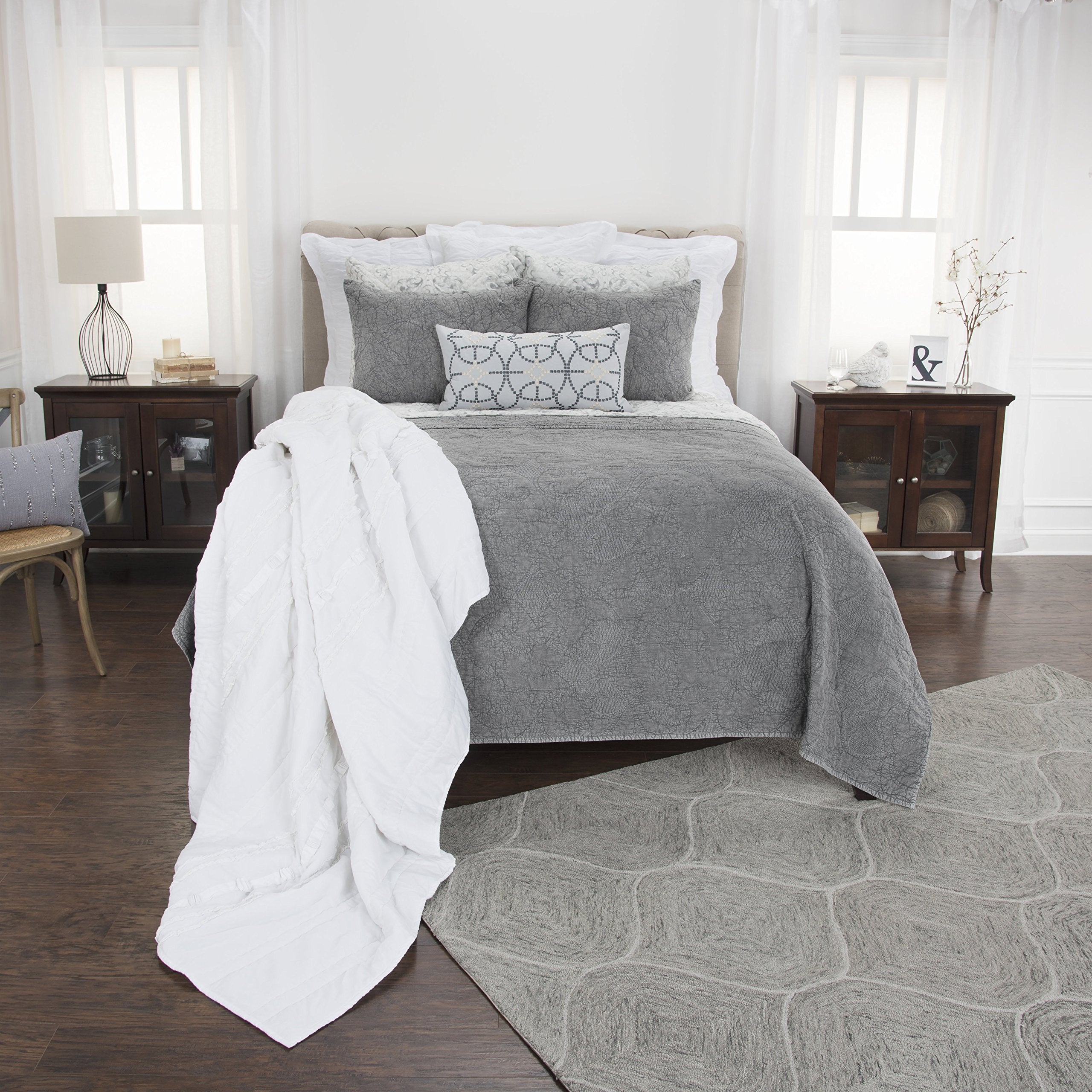 Rizzy Home | BQ4566 | Polyester Standard Sham | 20"x26" Gray/Black/Nuetral Solid