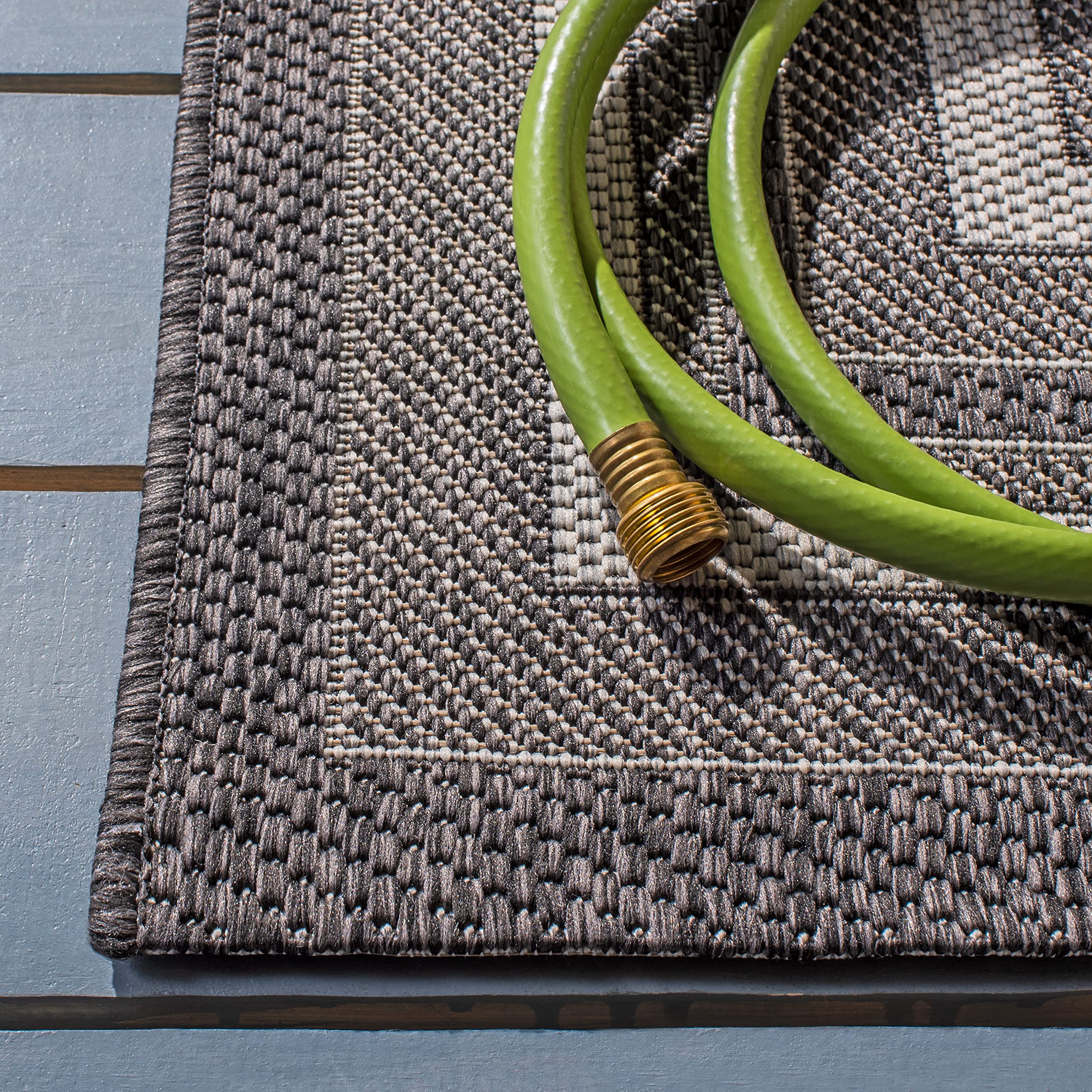 Safavieh Courtyard Collection 6'7' X 9'6' Light Grey/Black Cy8475 Indoor-Outdoor Waterproof Easy-Cleaning Patio Backyard Mudroom Area-Rug