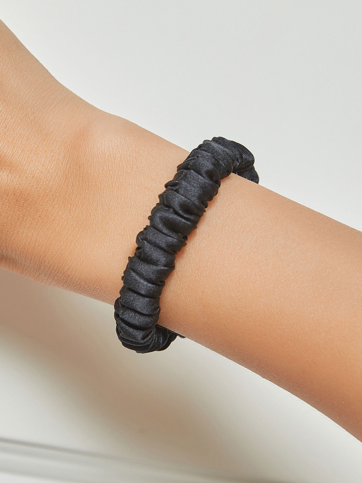 [Black] SilkSilky  Scrunchie 001